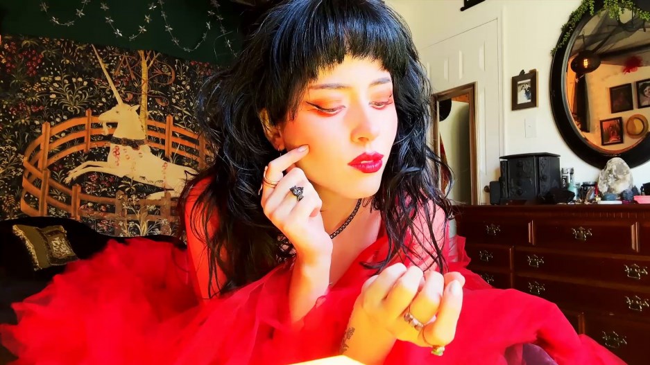 EnchantrixV - Red Goddess Worship